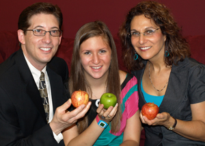 Pentelniks holding apples