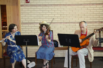 Musicians played in the Synagogue lobby.