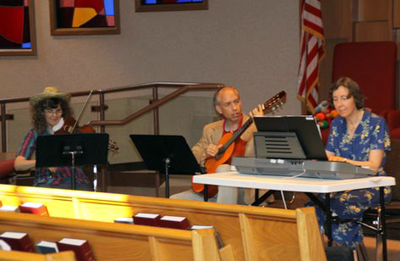 The musicians accompanied Kabbalat Shabbat prayers.